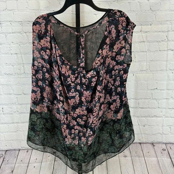 Elizabeth and James 100% Silk Sheer Floral Top Size Small - Picture 5 of 7